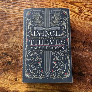 Dance of Thieves by Mary E. Pearson - Black and Gold Cover